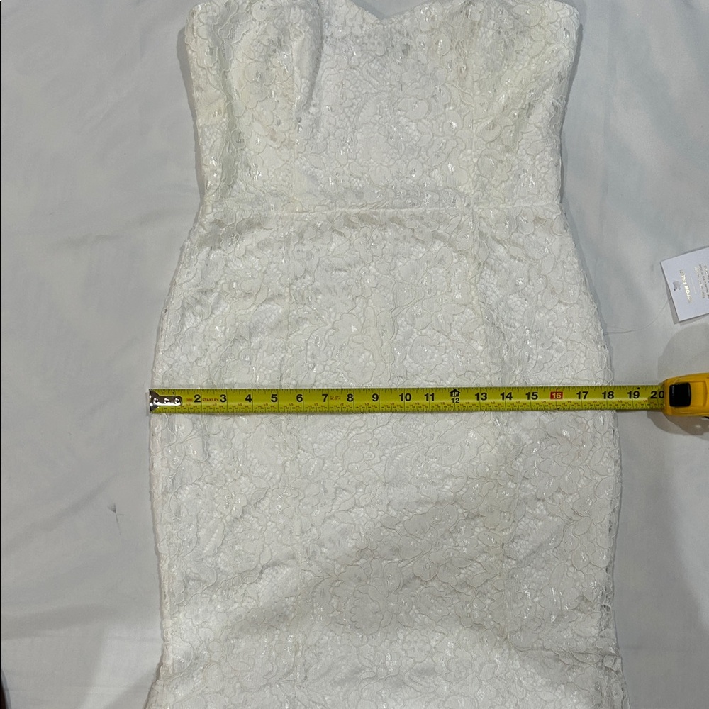 Lulu's. NWT Strapless White Lace Mermaid Gown - Picture 13 of 15